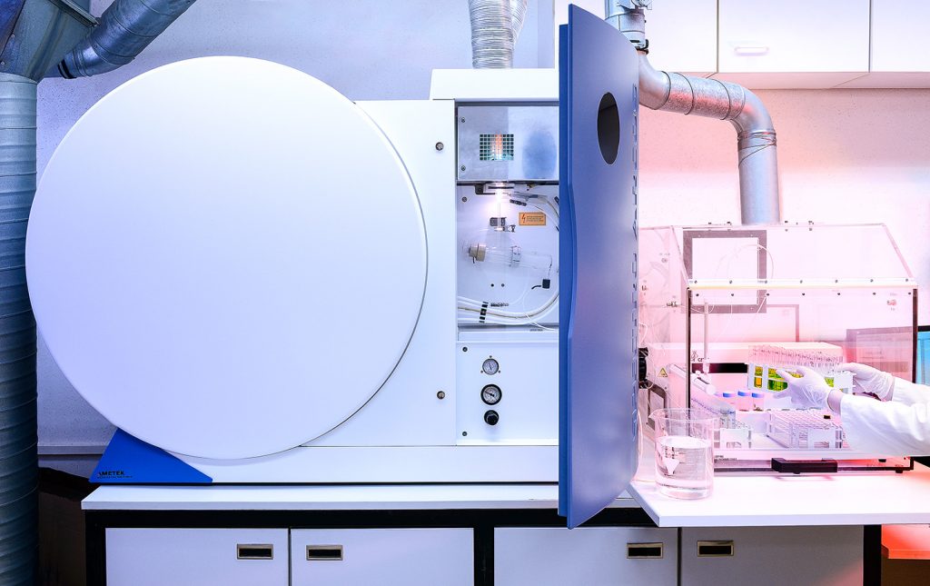 Emissions Spektrometrie mit induktiv gekoppeltem Plasma