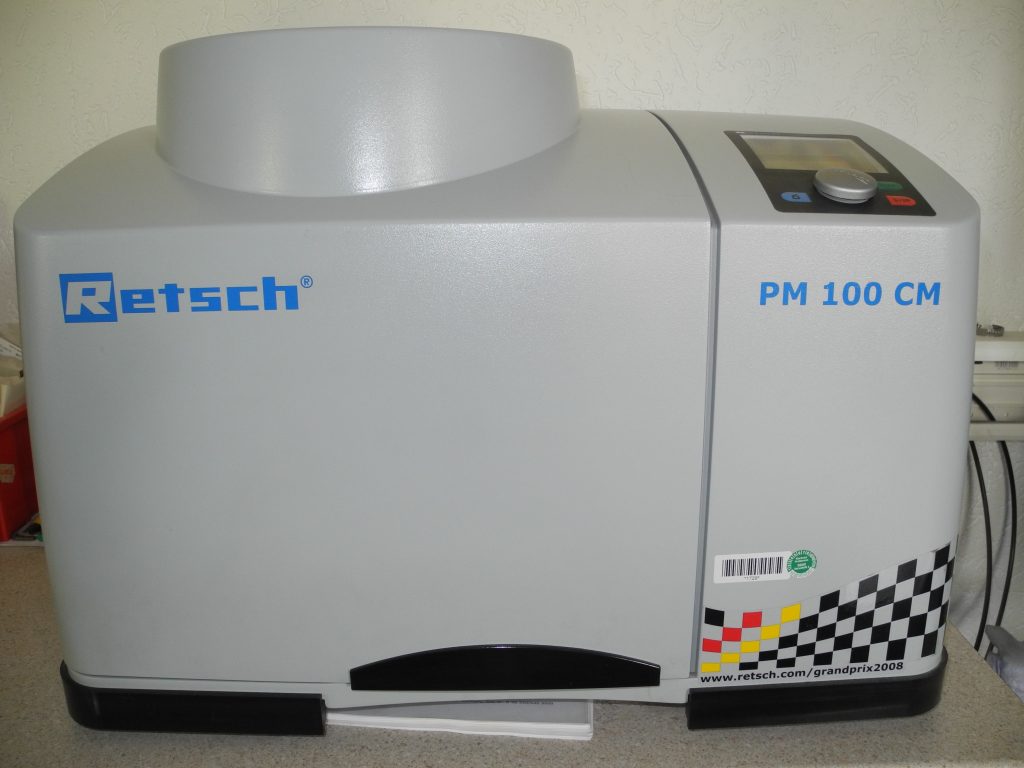 Die Anwendungsmöglichkeiten von Nanopartikeln sind so vielfältig wie ihre Form und Eigenschaften. Technisch lassen sich die „Zwerge“ beispielsweise durch Vermahlung größerer Partikel erzeugen. Planeten-Kugelmühlen erreichen die für diese Nanovermahlung nötigen Energieeinträge.